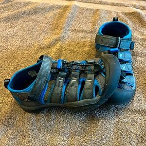 Kids Keens. Size: 1